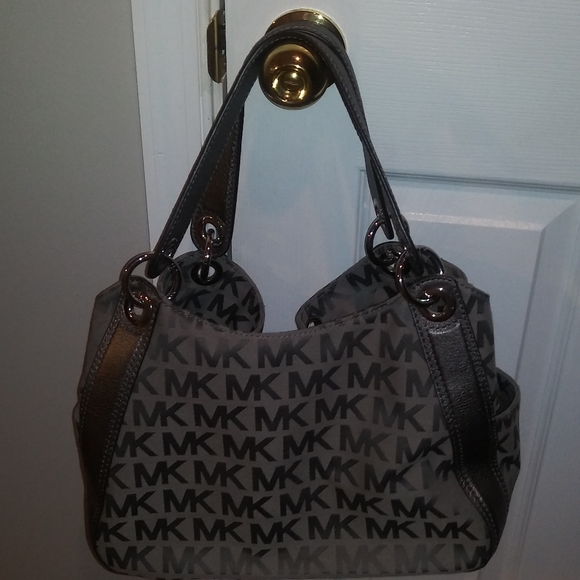 Michael Kors Signature Handbag - Picture 5 of 5